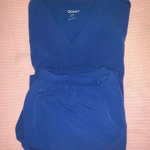 Scrub set